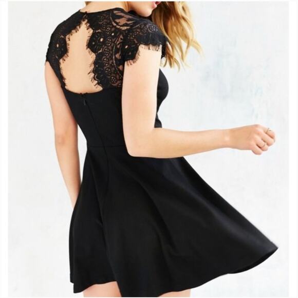 BB Dakota Cindy Lace Fit n' Flare Dress Black Small - Picture 2 of 9